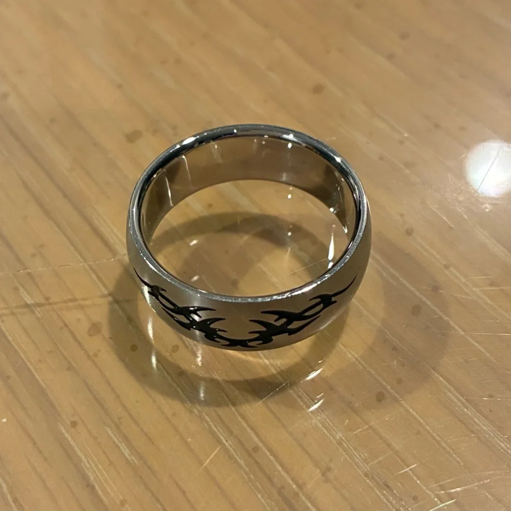 EUC Stainless Steel Mens (or Womens)  Indented Designed Band Ring Size 10.5